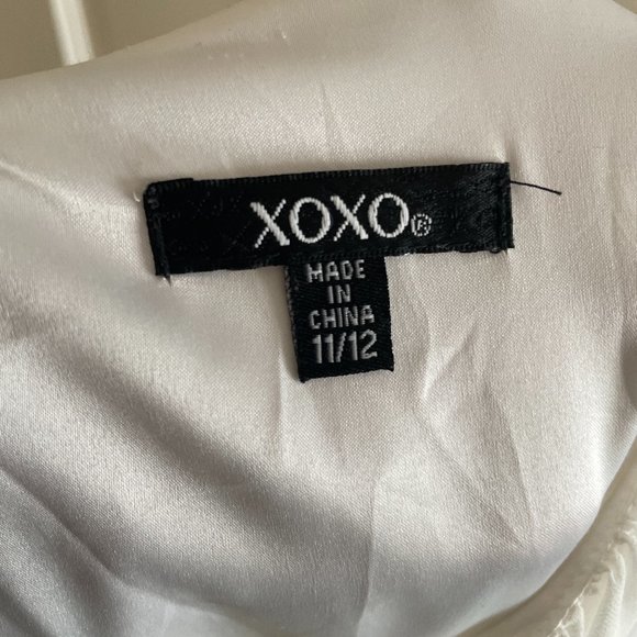 XOXO White and Gold Dress - Picture 5 of 5